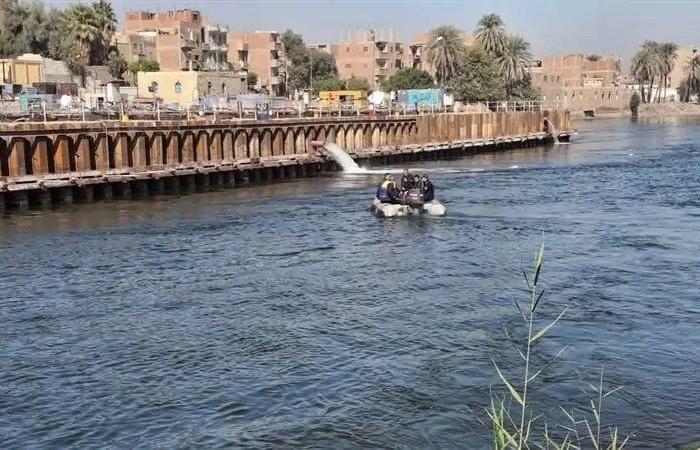 الدفع بزيادة عدد الغواصين والزوارق للبحث عن المفقودين في واقعة ميكروباص أسيوط - بلس 48