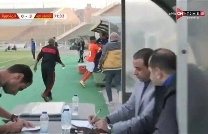 حالة جدل كبيرة عقب أزمة نادي المنصورة وكشف تفاصيل اشتباك لاعب مع المدير الفني - بلس 48