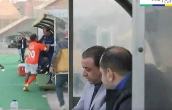 ضربه بالرأس ودفعة واقعة غريبة بين لاعب المنصورة ومدربه بعد قرار إستبداله - بلس 48