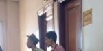 و أمرت النيابة العامة بحبس مالك السيارة المتسببة في حادث الطريق الإقليمي بمحافظة المنوفية لتمكينه المتهم من قيادتها رغم علمه بعدم حيازته رخصة تجيز له قيادة تلك المركبة. جاء ذلك في إطار التحقيقات التي تجريها النيابة العامة في الحادث المروري المروع الذي وقع أعلى الطريق الإقليمي بدائرة مركز أشمون بمحافظة المنوفية، وأسفر عن وفاة تسعة عشر مواطنًا وإصابة ثلاثة آخرين أثناء توجههم إلى أعمالهم. وقد أسفرت التحقيقات عن ثبوت قيام مالك السيارة بتمكين المتهم مرتكب الحادث من قيادتها، رغم علمه بعدم حيازته رخصة تجيز له ذلك، الأمر الذي يشكل مخالفة لأحكام المادة (٨١ مكرر/٣) من قانون المرور. وعلى ذلك أصدرت النيابة العامة قرارها بحبس مالك السيارة احتياطيًا على ذمة التحقيقات. وتؤكد النيابة العامة أنها مستمرة في استكمال إجراءات التحقيق، وستعلن عن نتائجها فور الانتهاء منها. - بلس 48