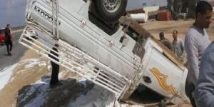 مصرع 3 أشخاص وإصابة 2 آخرين فى حادث انقلاب سيارة بكفر الشيخ - بلس 48