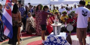 «أولمبياد باريس»: تاهيتي تفتتح منافسات الألواح الشراعية بالرقص والطبول - بلس 48