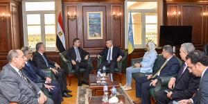 محافظ الإسكندرية يستقبل وزير التموين لمتابعة الأسواق والمخابز - بلس 48