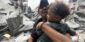 50 شهيدًا في غزة خلال ساعات.. وقصف إسرائيلي يستهدف مدارس وخيام نازحين - بلس 48