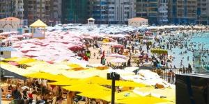 المندرة 100% والبوريفاج وبحري 95% إشغال.. شواطئ الإسكندرية تستقبل المصطافين بكامل طاقتها - بلس 48