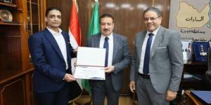 محافظ المنوفية يكرم مدير مستشفى شبين الكوم للجراحات المتخصصة - بلس 48