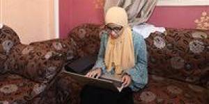 في استجابة لمطلب الأولى على الثانوية الأزهرية مكفوفين.. وزارة الاتصالات تسلم الطالبة "لاب توب" مزود بالتطبيقات اللازمة لدعم المكفوفين - بلس 48