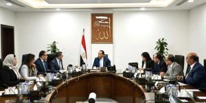 رئيس الوزراء يتابع مع وزير الاستثمار جهود تطوير منظومة الإفراج الجمركي - بلس 48