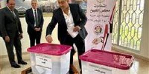 استمرار توافد أبناء الجالية المصرية بسلطنة عمان على السفارة للتصويت في انتخابات مجلس الشيوخ - بلس 48