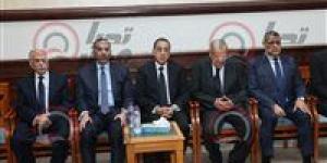 بحضور
      شيخ
      الأزهر
      ورئيس
      الوزراء..
      الوزير
      محمود
      فوزي
      يُعزي
      المهندس
      إبراهيم
      محلب
      في
      وفاة
      شقيقته - بلس 48