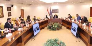 وزير الاتصالات وتكنولوجيا المعلومات يجتمع بأعضاء لجنة حماية حقوق مستخدمى الاتصالات - بلس 48