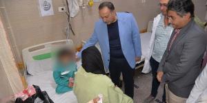 بين أسِرَّة المصابين.. محافظ أسيوط يتابع حالة "الناجين الصغار" ويوجه بدعم شامل لأسر ضحايا حادث منقباد - بلس 48