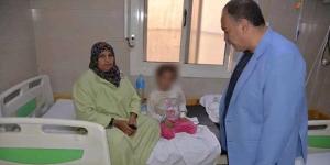حافظ أسيوط يطمئن على مصابي حادث تروسيكل منقباد داخل المستشفى - بلس 48