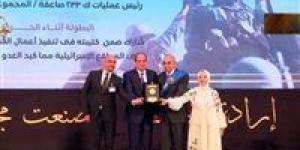 الرئيس
      السيسي
      يقبل
      رأس
      زوجة
      بطل
      تكريما
      لبطولته - بلس 48