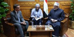 وكيل
      الأزهر:
      الحوار
      والسلام
      قيمتان
      إنسانيتان
      لا
      تفرقة
      فيهما
      بين
      البشر - بلس 48