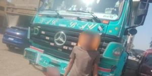ضبط
      سائق
      نقل
      بسوهاج
      بعد
      تداول
      فيديو
      يُظهره
      يقود
      برعونة
      ويستخدم
      إضاءة
      مبهرة - بلس 48
