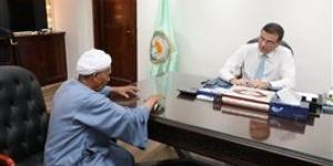 وزير
      الزراعة
      يستقبل
      عدد
      من
      الفلاحين
      ويستمع
      لمشاكلهم.
      ويؤكد:
      دعم
      الفلاح
      "أولوية"
      ومكتبي
      مفتوح
      للجميع - بلس 48