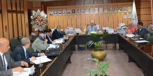 جامعة
      أسيوط
      تعقد
      اجتماعًا
      لتطوير
      منظومة
      الرعاية
      الصحية
      لطلابها
      والعاملين - بلس 48