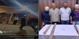 مشاجرة
      بين
      سائقي
      أجرة
      بسبب
      أولوية
      تحميل
      الركاب
      بالأزبكية - بلس 48