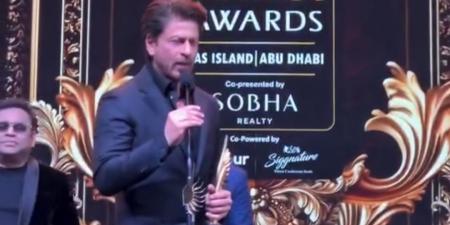 شاروخان يحصد جائزة أفضل ممثل عن فيلم Jawan بمهرجان IIFA Awards 2024 - بلس 48