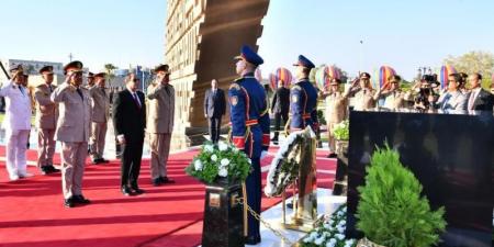 المتحدث الرئاسي ينشر صور زيارة الرئيس السيسي للنصب التذكاري للشهداء وقبري ناصر والسادات - بلس 48