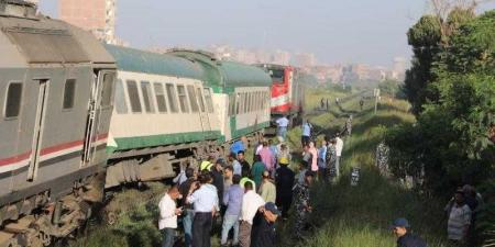 تصادم قطار بجرار في مزلقان ماقوسة بالمنيا يسفر عن 20 مصابًا.. واللواء كدوانى يتابع ميدانيًا