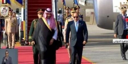 الرئيس السيسي يستقبل ولي العهد السعودي الأمير محمد بن سلمان بمطار القاهرة - بلس 48