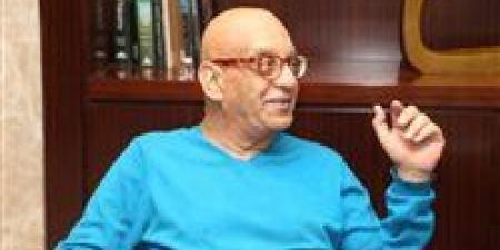 في عيد ميلاده.. لماذا لا يحب خيري بشارة فكرة الفلوس ؟ - بلس 48