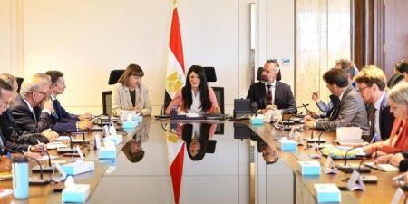 وزيرة التخطيط تعقد اجتماعًا موسعًا مع منظمات الأمم المتحدة ومؤسسات التمويل الدولية والدول الصديقة - بلس 48