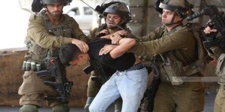 قوات الاحتلال الإسرائيلي تشن حملة اعتقالات طالت 25 فلسطينيا بينهم سيدة من الضفة الغربية - بلس 48