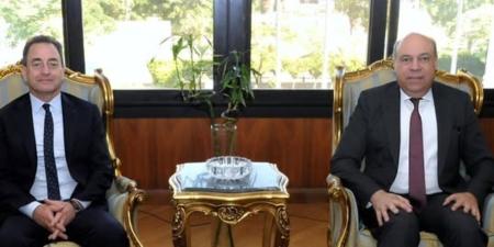 وزير الطيران المدني يستقبل السفير الفرنسي.. ويشيد بتنظيم معرض باريس الدولي للطيران - بلس 48