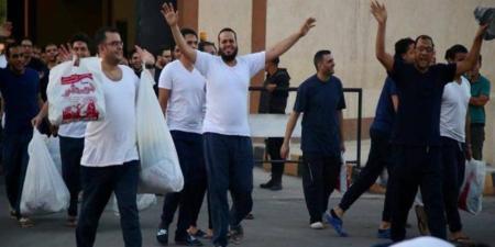 المفرج عنهم يشكرون الرئيس السيسي على لمّ الشمل - بلس 48