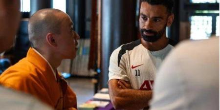 سر زيارة محمد صلاح وزملائه بـ ليفربول لمعبد إيكوين باليابان - بلس 48