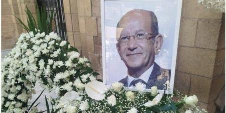 على رأسهم أشرف زكي ووزير الثقافة.. وصول نجوم الفن إلى عزاء لطفي لبيب - بلس 48