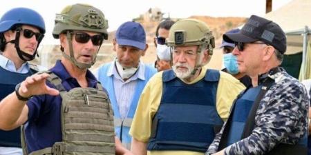 المبعوث الأمريكي ستيف ويتكوف يتفقد مركزًا لـ المساعدات الإنسانية في قطاع غزة - بلس 48