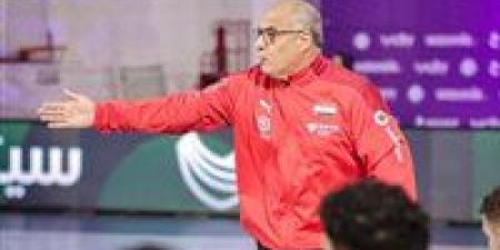 أزمة صحية مفاجئة لـ طارق محروس مدرب منتخب الناشئين قبل أيام من مونديال اليد - بلس 48