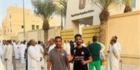 توافد المصريين في الكويت على مقر اللجان بالسفارة للتصويت في انتخابات مجلس الشيوخ باليوم الثاني - بلس 48