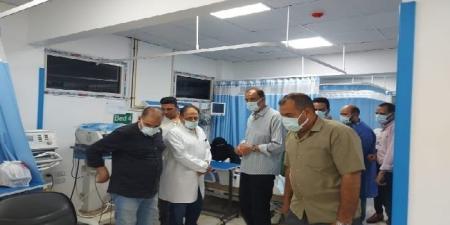 محافظ سوهاج يتفقد مصابي حريق مطعم "ميدان الشبان" ويوجه بتوفير الرعاية الطبية الكاملة - بلس 48