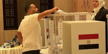 انتظام التصويت فى الخارج وانتشار واسع للمقار الانتخابية - بلس 48
