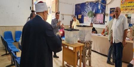 مفتي الجمهورية السابق يُدلي بصوته في انتخابات الشيوخ بالبحيرة ويؤكد: المشاركة واجب وطني - بلس 48