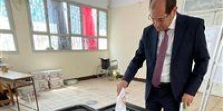 يوسف عامر يدلي بصوته في انتخابات "الشيوخ 2025"..ويؤكد: المشاركة واجب وطني - بلس 48