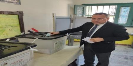 رئيس جامعة الإسكندرية يدلي بصوته في انتخابات مجلس الشيوخ ويدعو للمشاركة الإيجابية - بلس 48