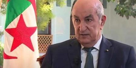 رئيس الجزائر يعزي ذوي ضحايا سقوط طائرة عمودية خلال طلعة تدريبية - بلس 48