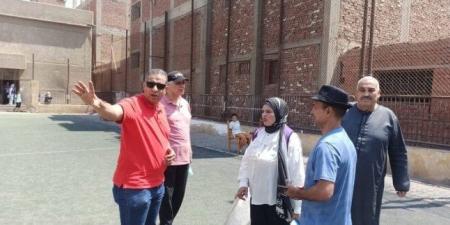 مدير الرياضة بالقليوبية يشهد تنفيذ مشروع تطوعي لتجميل مركز شباب نقباس - بلس 48