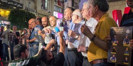الصحفيين الفلسطينيين تنظم وقفة احتجاجية تنديدا باغتيال الاحتلال ستة صحفيين في غزة - بلس 48