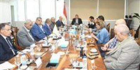 وزير الإسكان يعقد اجتماعًا مع الشركات المنفذة لمشروع حدائق تلال الفسطاط|تفاصيل - بلس 48