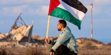 لماذا
      ارتفع
      منسوب
      الاعتراف
      بالدولة
      الفلسطينية
      والمطالبة
      بـ"حل
      الدولتين"؟ - بلس 48