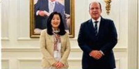 رئيس
      الجامعة
      البريطانية
      في
      مصر
      ... - بلس 48