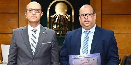 جامعة
      أسيوط
      تحتفي
      بفوز
      أحد
      أساتذتها
      بجائزة
      الملك
      عبد
      الله
      العالمية
      للترجمة
      2024 - بلس 48