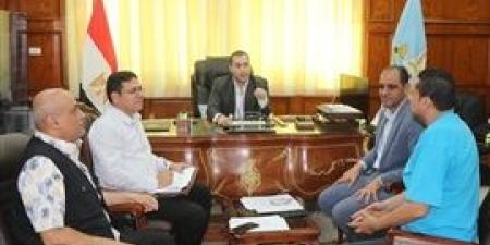 نائب
      محافظ
      كفر
      الشيخ
      يبحث
      عددا
      من
      طلبات
      وشكاوى
      المواطنين - بلس 48